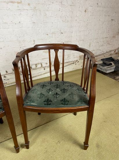 Suite de 3 fauteuils dits « baignoire » de...