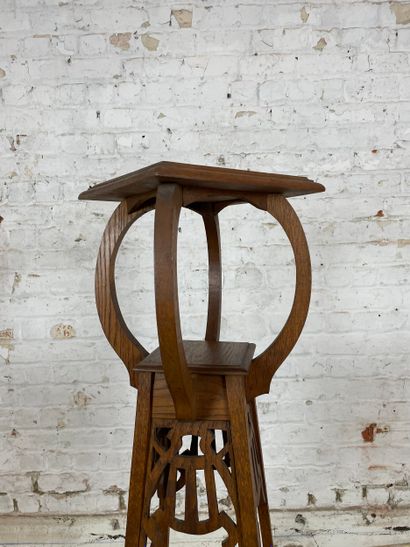 Sellette en bois sculpté à décor ajouré -...
