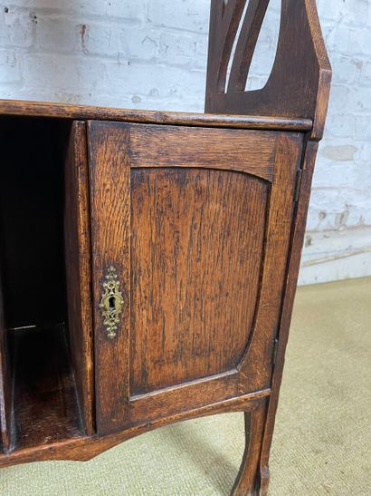 Meuble porte-revues Art nouveau 
Petit meuble...