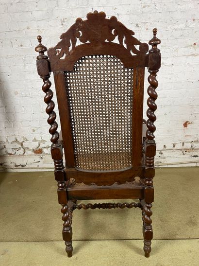 Fauteuil en bois sculpté et cannage - Style...