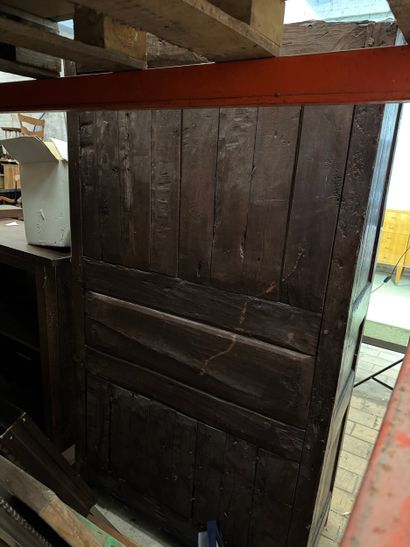 Armoire régionale en bois mouluré, travail...