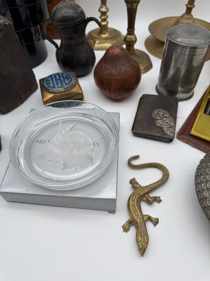 Important lot de bibelots divers (carton...
