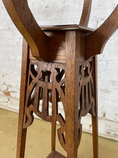 Sellette en bois sculpté à décor ajouré -...