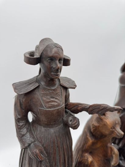Set of wooden sculptures with various subjects
A...