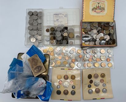 Important lot numismatique avec coffrets...
