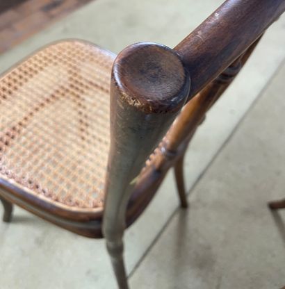 Suite de 4 chaises en bois et cannage - Thonet
Suite...