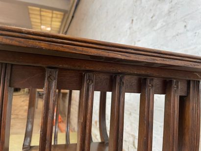 Table d’appoint en bois à plateau en carreaux...
