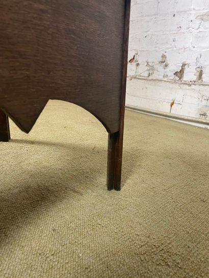 Petit meuble d’appoint de style rustique...