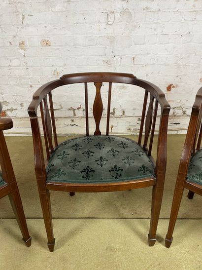 Suite de 3 fauteuils dits « baignoire » de...