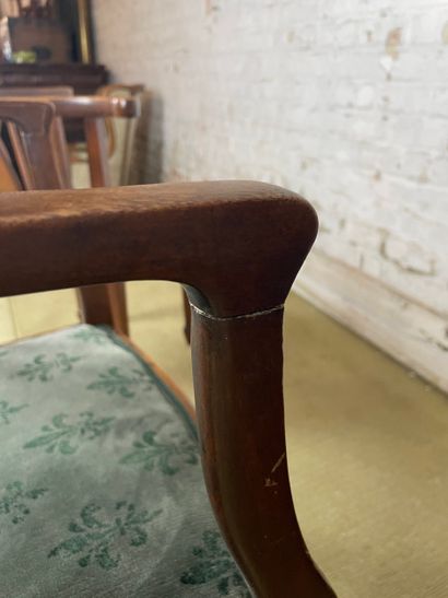 Suite de 3 fauteuils dits « baignoire » de...