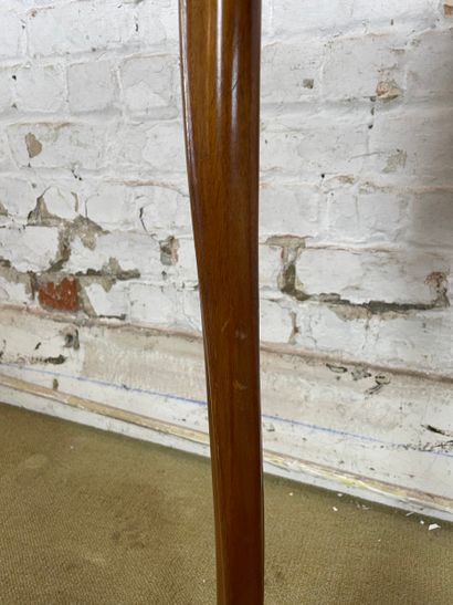 Table d’appoint de style Louis XV 
Petite...