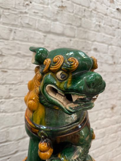Pair of glazed ceramic temple lions (Chiens...