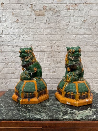 Pair of glazed ceramic temple lions (Chiens...