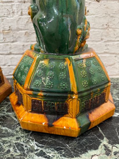 Pair of glazed ceramic temple lions (Chiens...