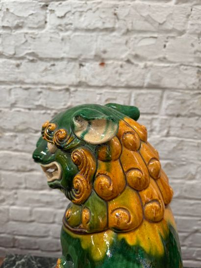 Pair of glazed ceramic temple lions (Chiens...