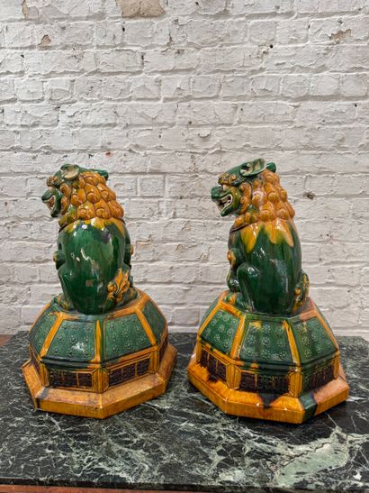 Pair of glazed ceramic temple lions (Chiens...