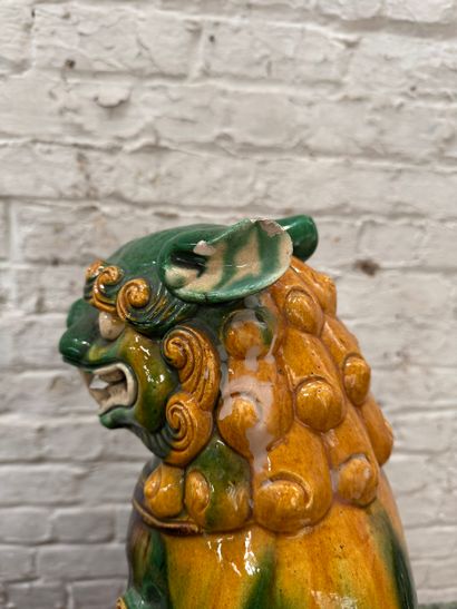 Pair of glazed ceramic temple lions (Chiens...