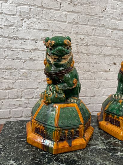 Pair of glazed ceramic temple lions (Chiens...
