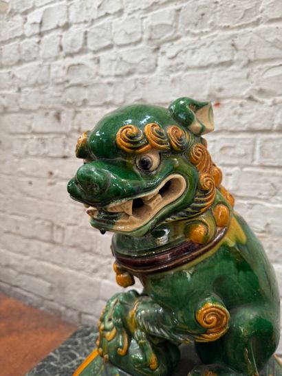Pair of glazed ceramic temple lions (Chiens...