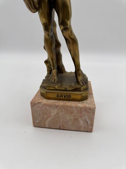 David statue in copper alloy on marble base
Sculpture...