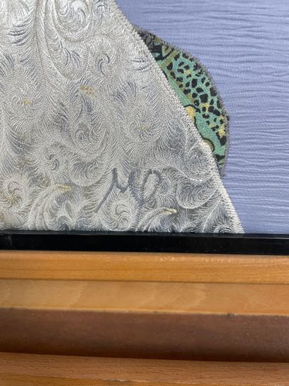 XX siècle - Village and stylized building
Textile...