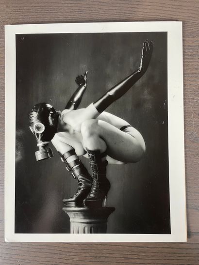Paul Vinle Nude model with gas mask
Black-and-white...
