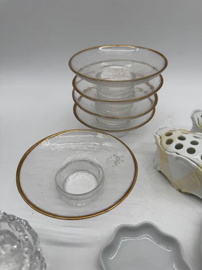 Batch of kitchen and tableware items


Please...