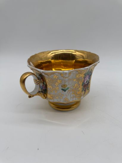 Porcelain cup and saucer in the Chinese style
Porcelain...