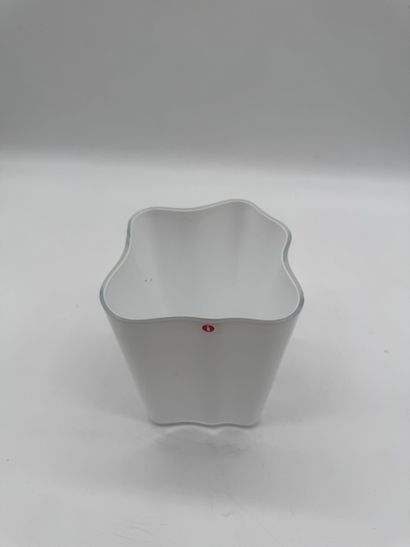 Alvar Aalto (1898 - 1976) White glass vase
White...