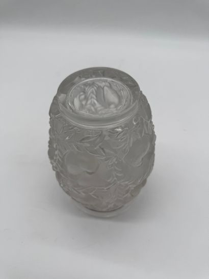 Lalique France Sparrow crystal vase
Transparent...