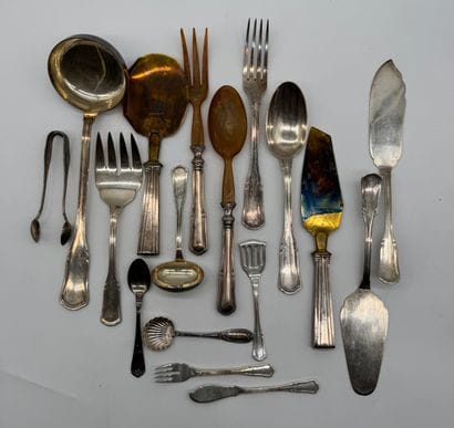 Set of 17 silver serving pieces.
Set comprising...