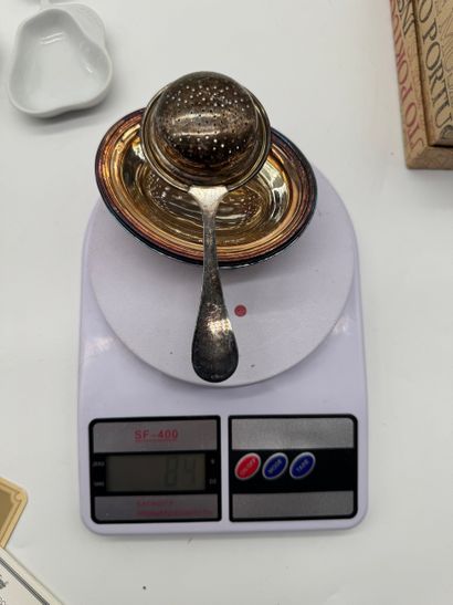 Batch of kitchen and tableware items


Please...