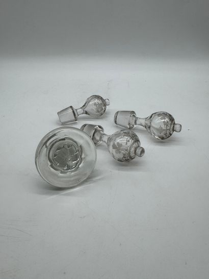 Set of 4 crystal stoppers
Set of four cut...