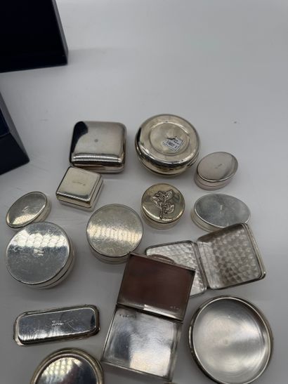 Lot of display objects and accessories in...