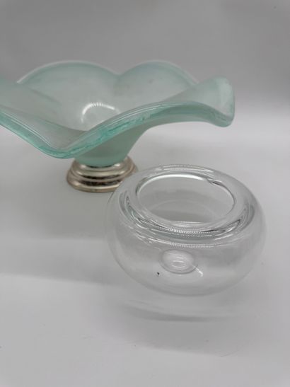 Set comprising a fruit bowl and a glass pocket...