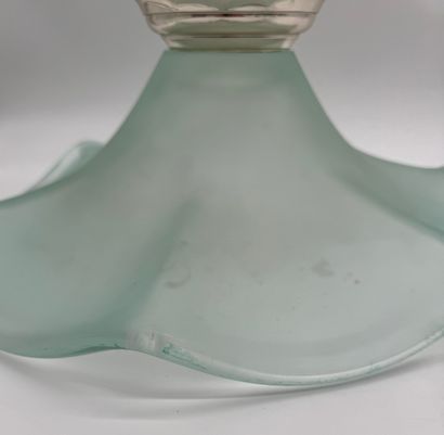 Set comprising a fruit bowl and a glass pocket...