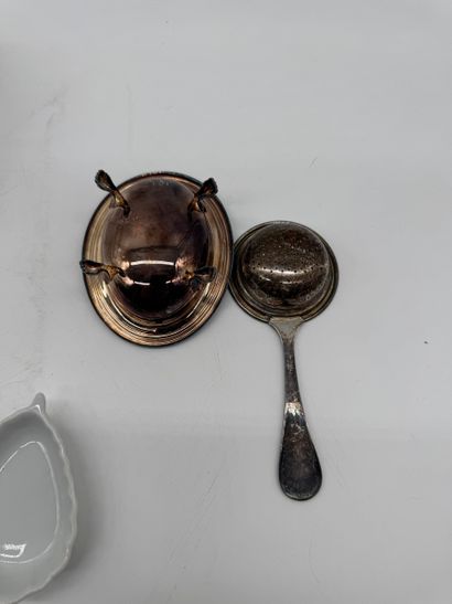Batch of kitchen and tableware items


Please...