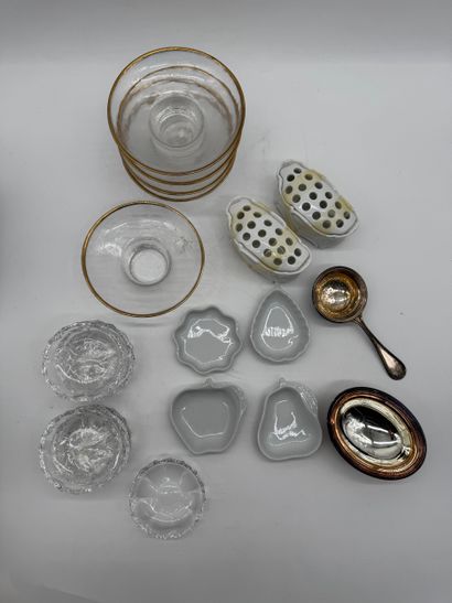 Batch of kitchen and tableware items


Please...