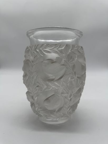 Lalique France Sparrow crystal vase
Transparent...
