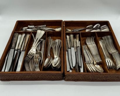 Ricci Argentieri Important table set in solid...