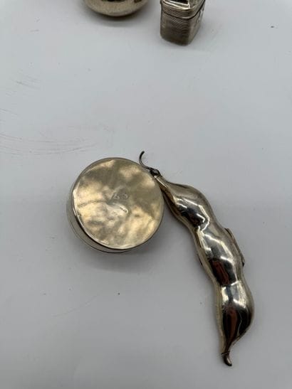 Lot of showcase items and accessories in...
