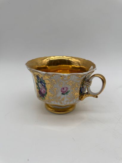 Porcelain cup and saucer in the Chinese style
Porcelain...