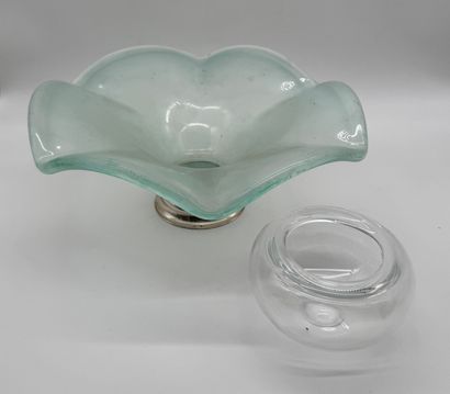 Set comprising a fruit bowl and a glass pocket...