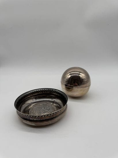 Set of two modernist silver tableware items
Silver...