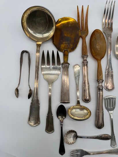 Set of 17 silver serving pieces.
Set comprising...