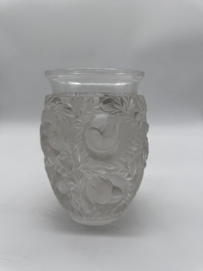 Lalique France Sparrow crystal vase
Transparent...