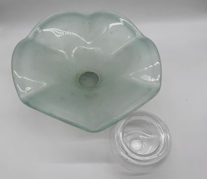 Set comprising a fruit bowl and a glass pocket...