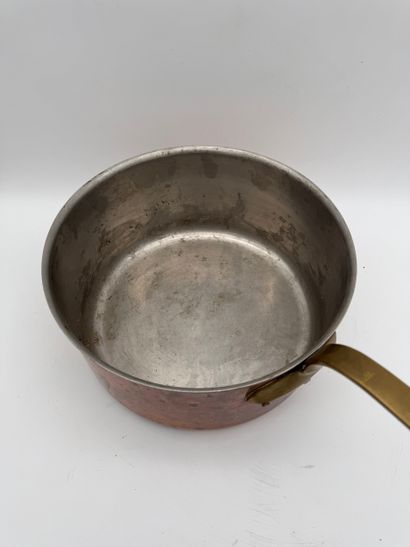 Large saucepan - Hammered copper, France
French-made...