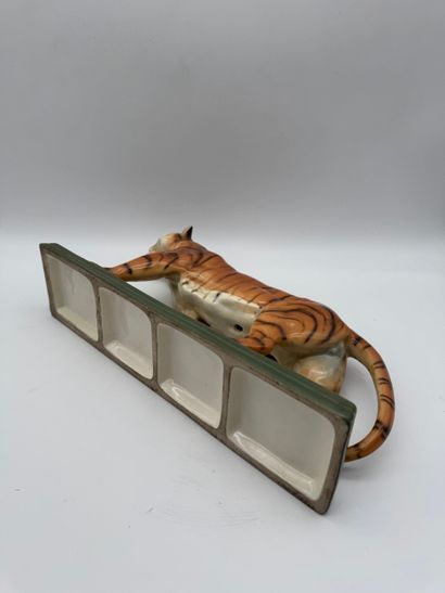 Ceramic tiger
Glazed ceramic sculpture of...