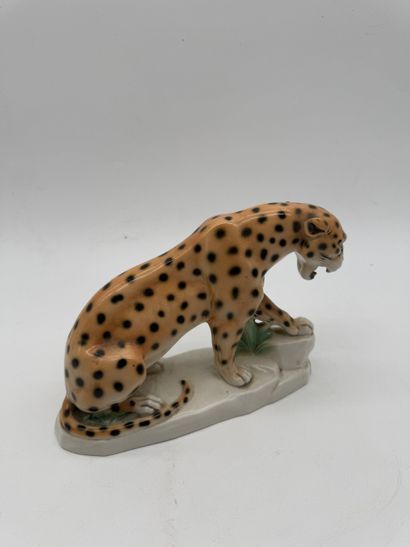 Sitzendorf Leopard
German porcelain depicting...